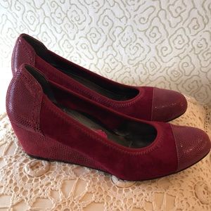 Ros Hommerson wine velvet wedges-NWOT